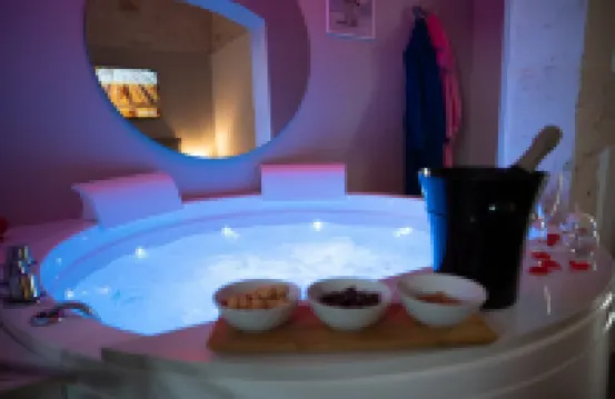 A 200 Metri dal Centro Storico un Nuovissimo Appartamento per Coppie e Famiglie Hotels in Castellana Grotte