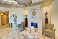 Downtown urban high rise, exquisitely appointed