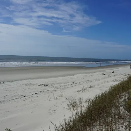 Spacious ocean-view 4-BR house in Sunset Beach, 1 min walk to beach