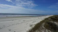 Spacious ocean-view 4-BR house in Sunset Beach, 1 min walk to beach - Boutique