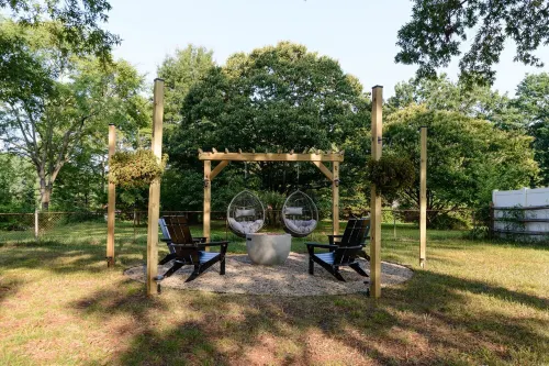 3Bed/2Bath home with new interior design, & backyard Oasis. Minutes to the lake! Hotels in Cornelius