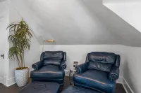 Updated South Hill Craftsman Sleeps 12!