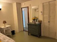 Charming 1-bedroom apartment with WiFi, AC in delightful Brattleboro