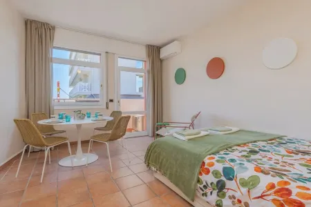 Apartment for 4 People, 1 Minute from the Beach and Close to the City Center