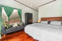 Villa with Jacuzzi Hotels in Poas