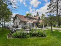 LAKEFRONT HOME w BEACH @ HIGGINS LAKE! Hotels in Gerrish Township