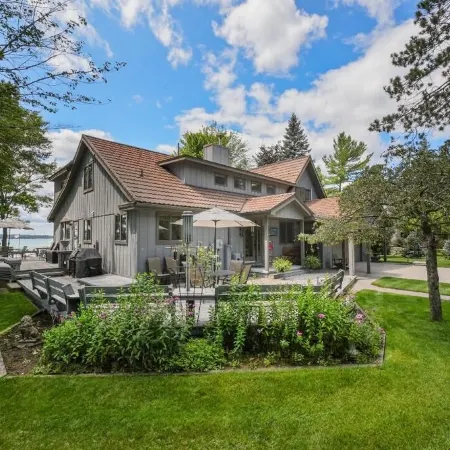 LAKEFRONT HOME w BEACH @ HIGGINS LAKE! Отели в г. Джерриш Тауншип