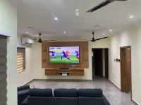 Cozy 3-bedroom apartment in Kasoa with AC, WiFi, water heater, solar power Các khách sạn ở Awutu