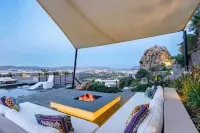 Mansion with elevator, housekeeper, breakfast