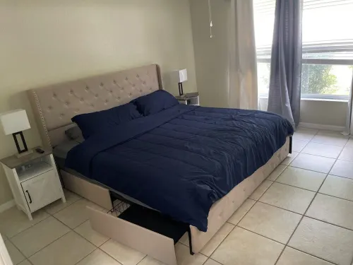 Charming 3-bedroom house with WiFi and AC in serene Ocala