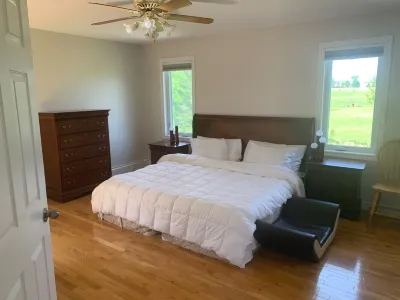 The Liberty House (Elegant, Stylish, Spacious) Hotels near Skmaqn–Port-la-Joye–Fort Amherst National Historic Site