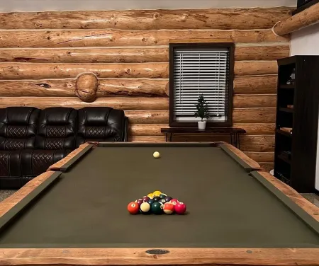 Trapper Creek Lodge, 2 HOMES Отели в г. Матануска-Суситна