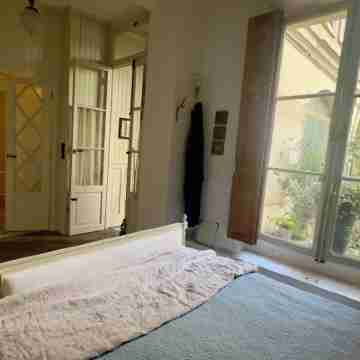 Spacious and dramatic 3-bedroom apartment in the heart of Le Marais Rooms