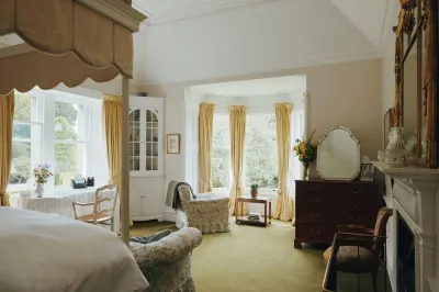 Lochside Luxury: Historic Home with Stunning Scottish Woodland Views 住宿飯店