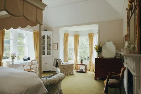 Lochside Luxury: Historic Home with Stunning Scottish Woodland Views Отели в г. Элгин