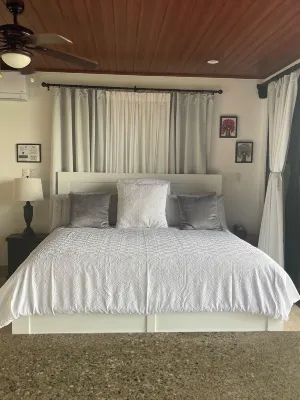 Charming villa in wonderful Dominical with WiFi, AC