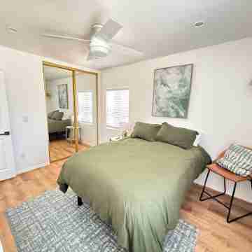 Lovely 3-bedroom house in South Gate Rooms