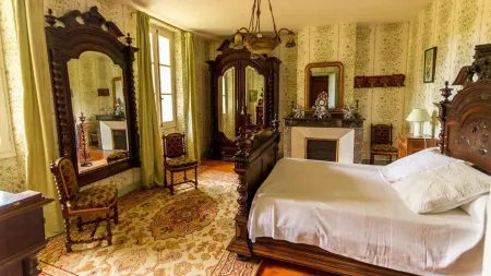 Family house in the forest and close to the ocean