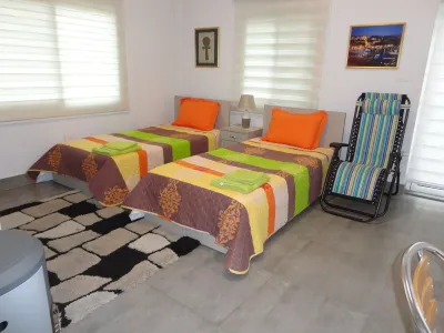 Byblos Town Square, Studio Hotel dekat Byblos