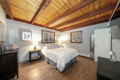 Peaceful chalet near Bromley, Magic, Okemo, Mount Snow, and Stratton