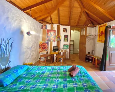 Studio La Habitación, Studio with double bed (2 matraces), bathroom. Hotel in zona Los Canarios