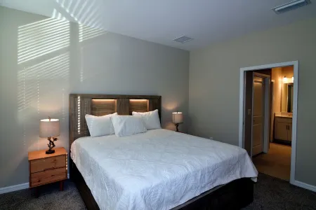 Cozy 2-bedroom condo in peaceful Punta Gorda with WiFi, fitness room