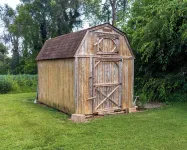 Quiet Farm setting surrounded hundreds of acres of fields. Workers welcome.