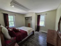 The Blue Door Retreat. Cottage style living in the city!!!