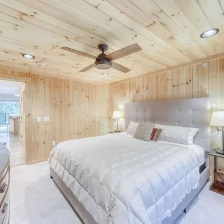 NEW Construction! Ski-In/Ski-Out Condo, fire place, Bunk room