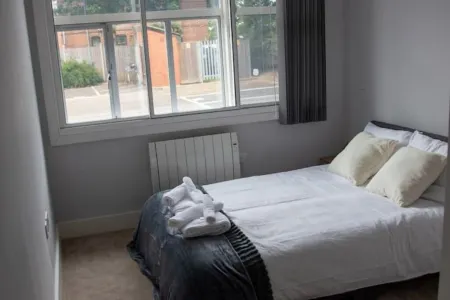 Luxury 1BR Flat Near Heathrow Airport