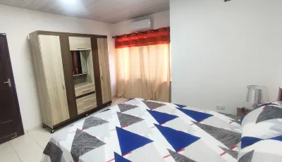 Charming 1-bedroom apartment in lovely Santa Cruz with WiFi, AC Hotel a 