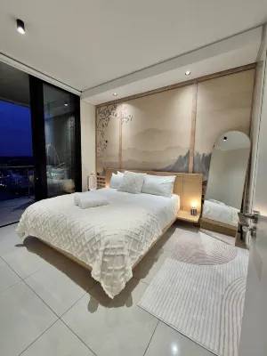 Ellipse Oasis a Luxury Japanese Inspired Stay in Upmarket Apartment in Waterfall