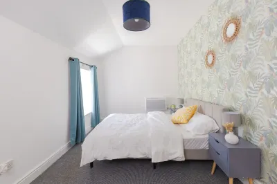 Charming top-floor 2-bedroom apartment in Whalley Range Hotels in 