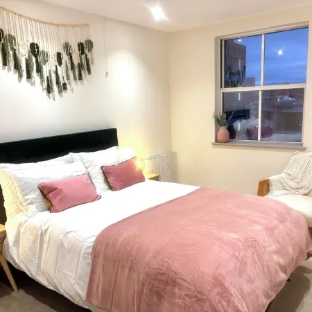 Stylish apartment on the Poole Quay-free parking 2 mins away