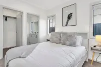 Modern 4-bedroom Costal Retreat - Minutes from Aldinga's Drive on Beach