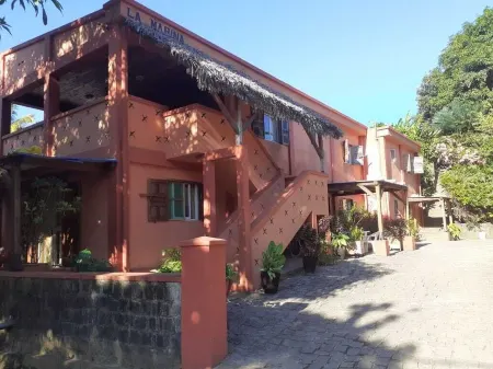 equipped and ventilated studio in the heart of the city and nature