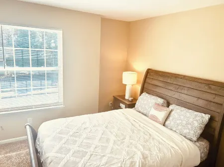 Lovely 3-bedroom house with AC in Royal Oak Отели рядом с достопримечательностью «Парк Мейнингер»