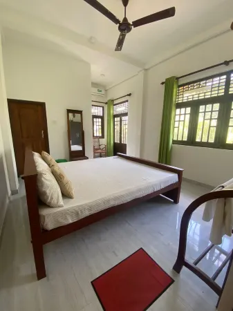 Ocean Escape Awaits!  Stunning Stay by the Beach With AC and Free WIFI Отели в г. Камберюгамува