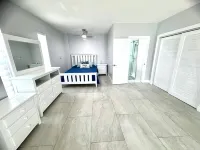 Turnkey Modern Studio in the Upper Keys – Stylish, Bright & Fully Equipped!