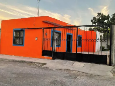 CASA BONITA EN PARRAS  호텔