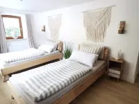 Garden view apartment with pool and children's playground Hotels in Dippoldiswalde