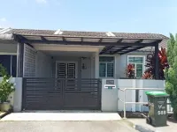 HOMESTAY KULIM SERI RAMBAI 3-bedroom house in peaceful Kulim with AC Hotels in Keladi