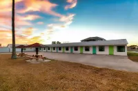Motel Miya Hotels near Estelle Stair Gallery