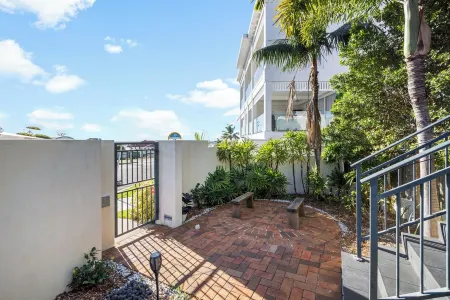 Manly Beach View Townhouse Haven - Coastal Retreat walk to the shops and water! Отели в г. Манли
