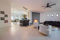 Private Resort, Heated Pool, Spa, Cabana