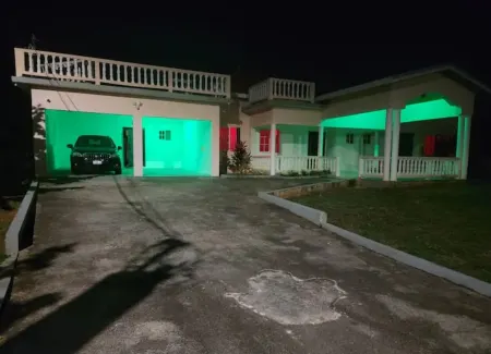 Oasisbythesea876 Отели в г. Duncans