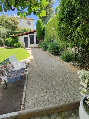 Magnificent villa with swimming pool and gym Hotels in Aubenas