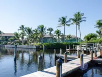 Waterfront condo with easy water access to world class fishing and sightseeing. Hotels in Bokeelia
