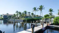 Waterfront condo with easy water access to world class fishing and sightseeing. Hotels in Bokeelia