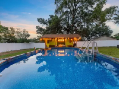 Green Modern Hideout  Pool Sleeps 12 Hotels in Spring Hill